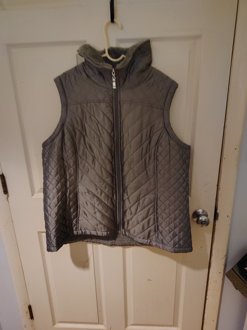 D&Co Quilted Gray Sleeveless Puffer Vest